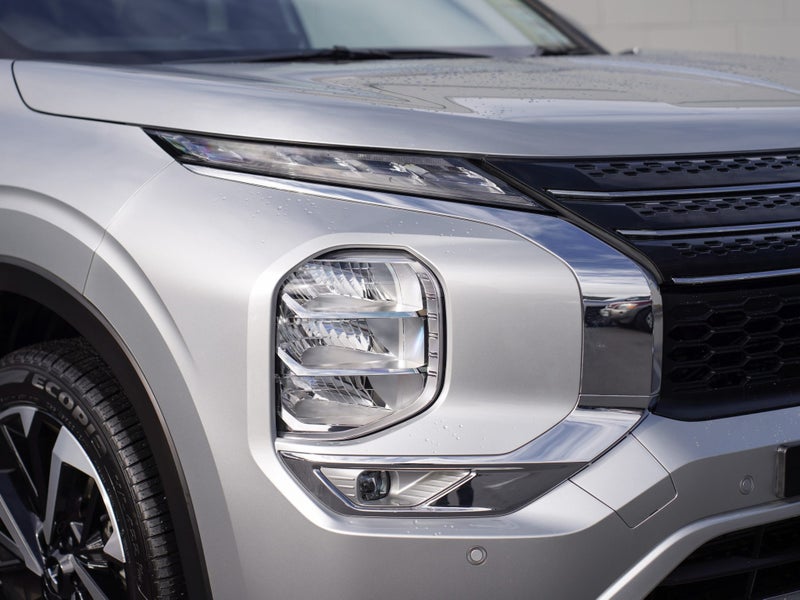 2025 Mitsubishi Outlander PHEV XLS 4WD image 5