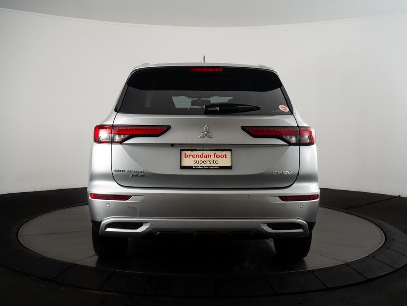 2025 Mitsubishi Outlander PHEV XLS 4WD 7 Seater image 2