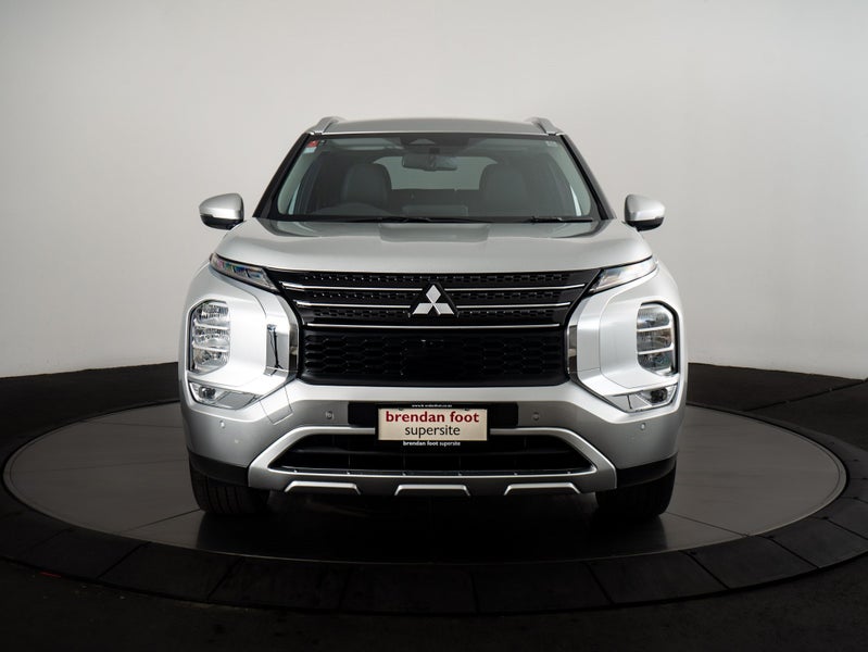 2025 Mitsubishi Outlander PHEV XLS 4WD 7 Seater image 5