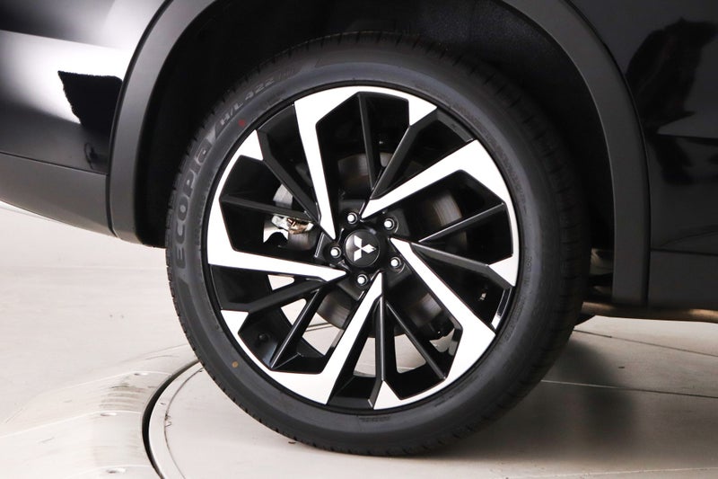 2025 Mitsubishi Outlander PHEV XLS 4WD image 5