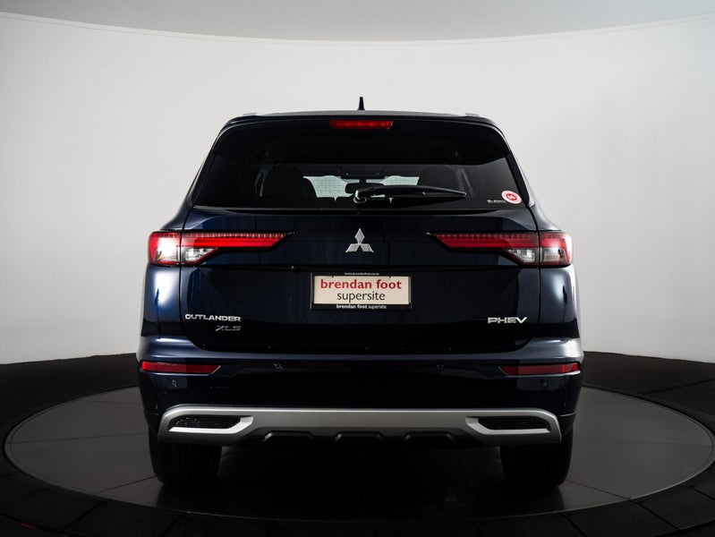 2025 Mitsubishi Outlander PHEV XLS 4WD image 2