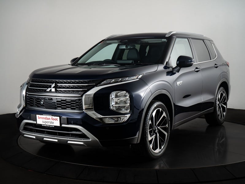 2025 Mitsubishi Outlander PHEV XLS 4WD image 3