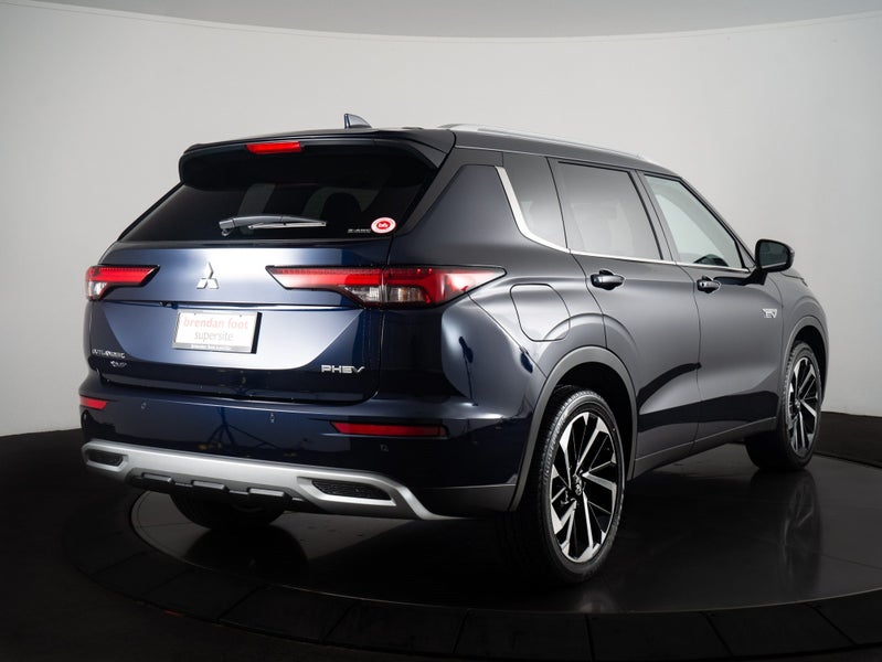2025 Mitsubishi Outlander PHEV XLS 4WD image 4