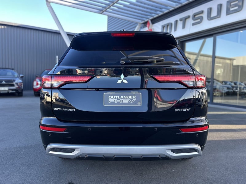 2025 Mitsubishi Outlander PHEV XLS image 4