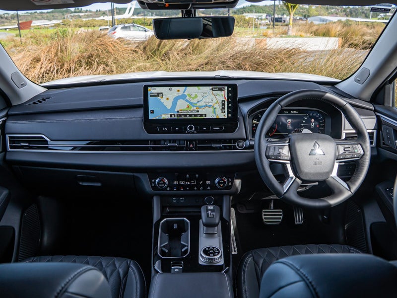 2025 Mitsubishi Outlander VRX 2.5 4WD Auto Diamond image 2