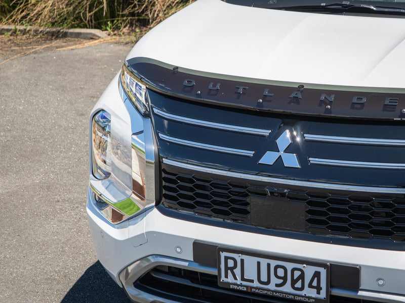 2025 Mitsubishi Outlander VRX 2.5 4WD Auto Diamond image 3