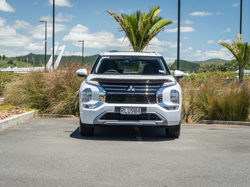 2025 Mitsubishi Outlander VRX 2.5 4WD Auto Diamond image 4