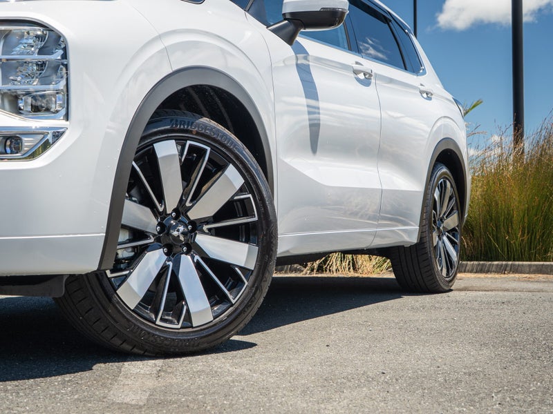 2025 Mitsubishi Outlander VRX 2.5 4WD Auto Diamond image 5