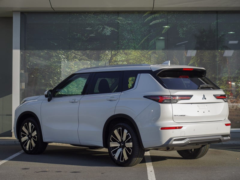 2025 Mitsubishi Outlander VRX 2.5 PETROL 2WD 7... image 2