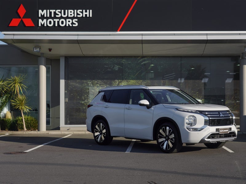2025 Mitsubishi Outlander VRX 2.5 PETROL 2WD 7... image 3