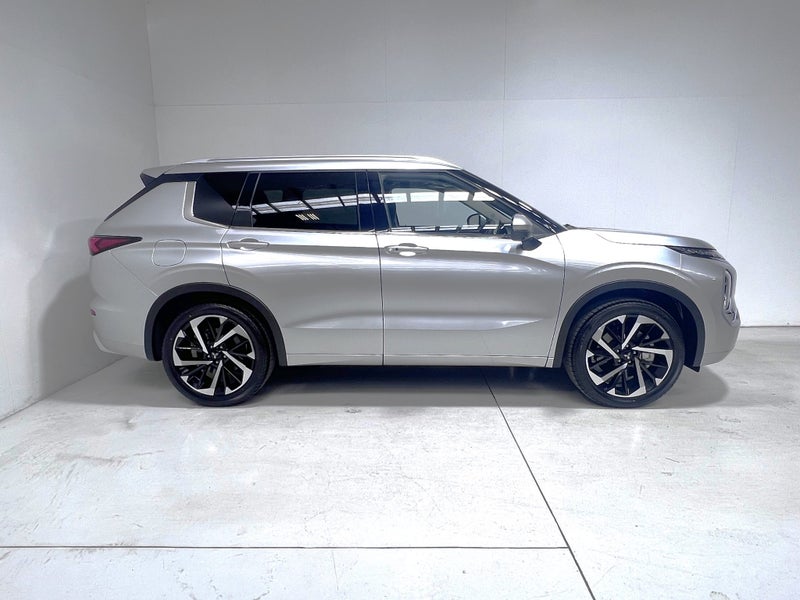 2025 Mitsubishi Outlander VRX 2.5 Petrol 2WD 7... image 3