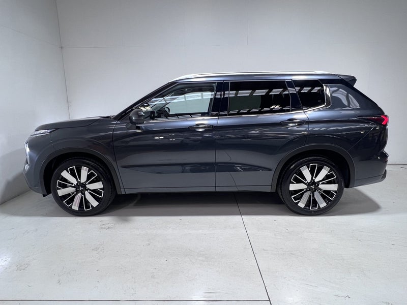 2025 Mitsubishi Outlander VRX 2.5 PETROL 2WD 7... image 4