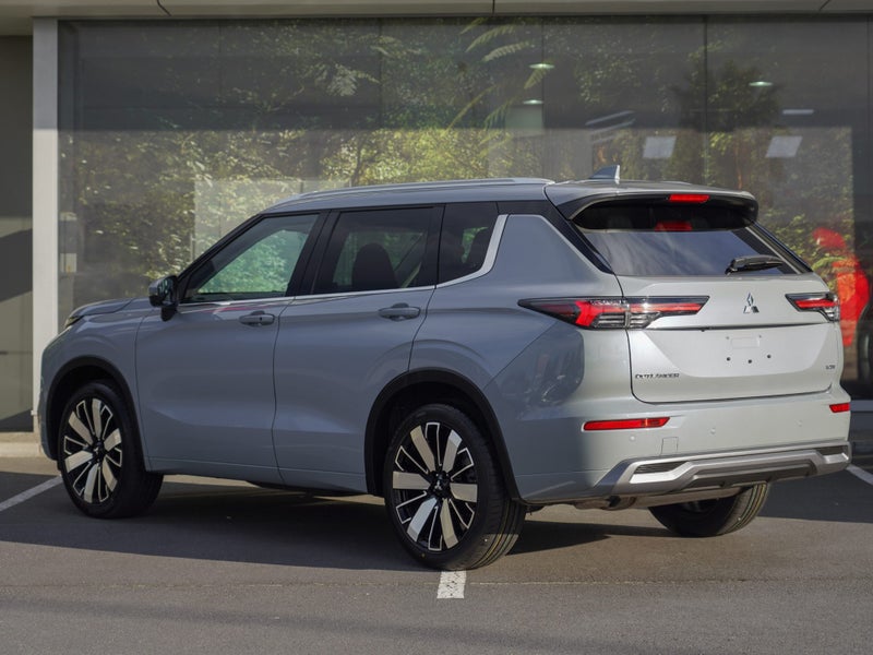 2025 Mitsubishi Outlander VRX 2.5 PETROL 2WD 7... image 2