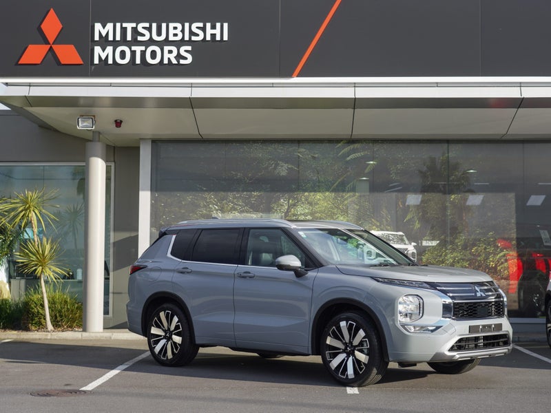 2025 Mitsubishi Outlander VRX 2.5 PETROL 2WD 7... image 3
