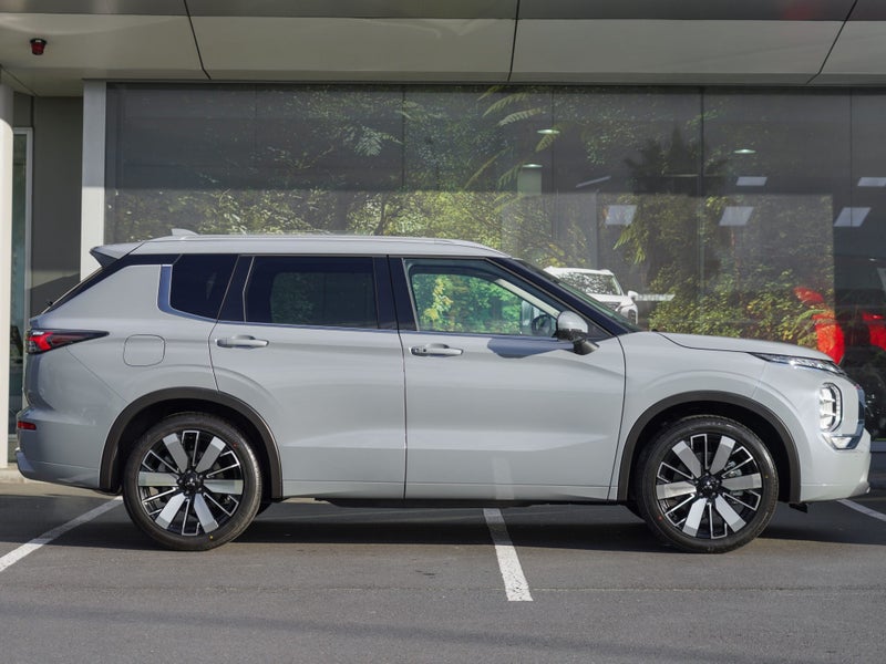 2025 Mitsubishi Outlander VRX 2.5 PETROL 2WD 7... image 5