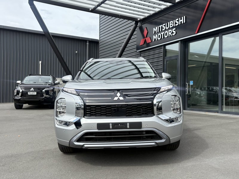 2025 Mitsubishi Outlander VRX 2.5P 4WD CVT image 2