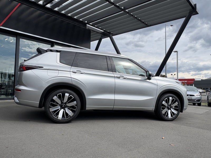 2025 Mitsubishi Outlander VRX 2.5P 4WD CVT image 4