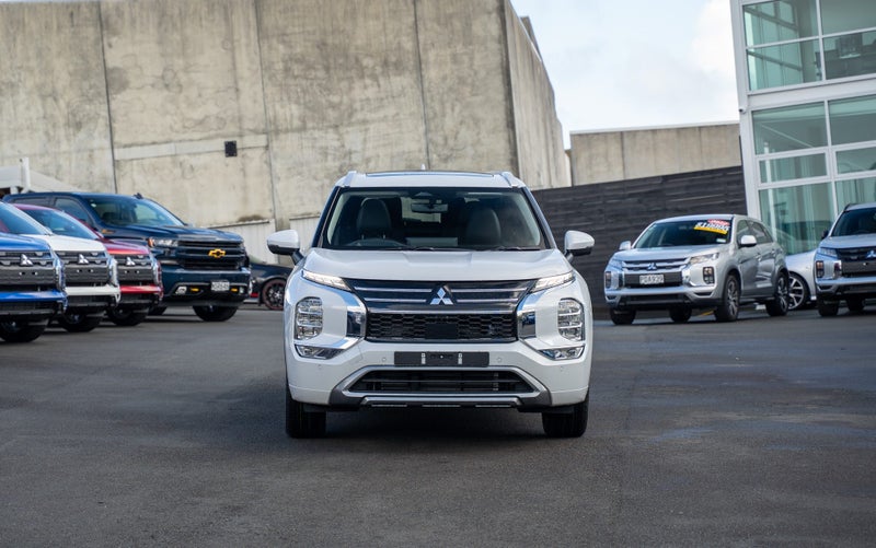 2025 Mitsubishi Outlander Vrx 2.5P/4Wd/Cvt image 3