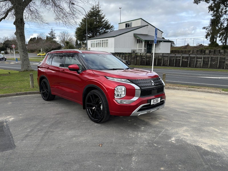 2025 Mitsubishi Outlander VRX 2.5P/4WD/CVT 7 SE... image 1