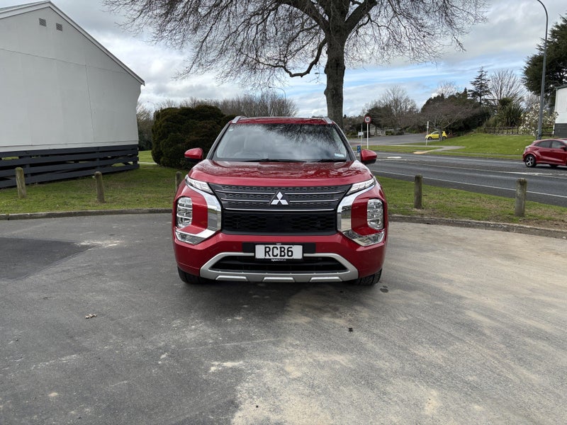 2025 Mitsubishi Outlander VRX 2.5P/4WD/CVT 7 SE... image 2