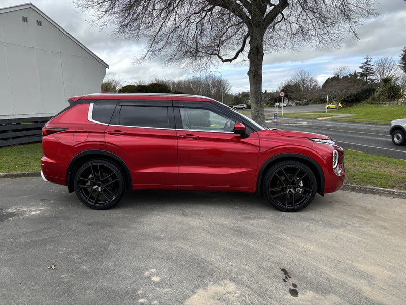 2025 Mitsubishi Outlander VRX 2.5P/4WD/CVT 7 SE... image 3