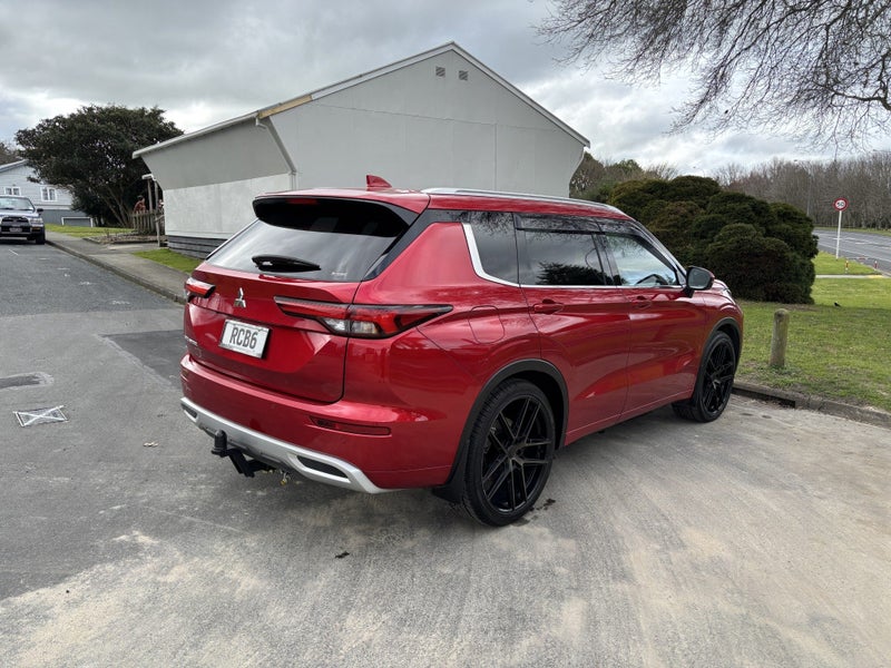 2025 Mitsubishi Outlander VRX 2.5P/4WD/CVT 7 SE... image 4