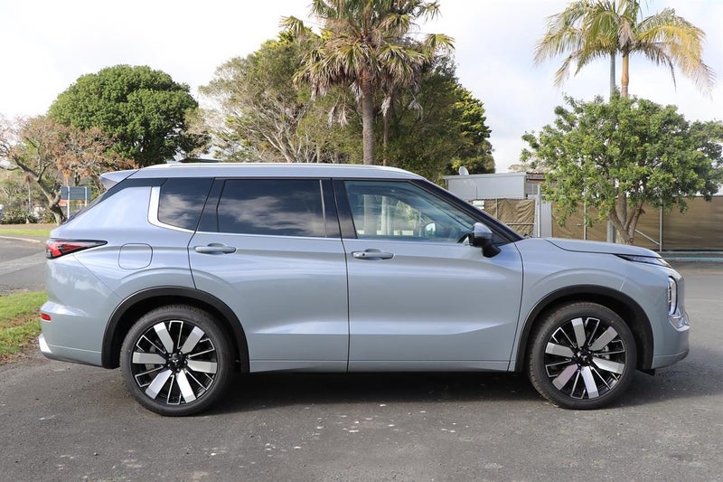 2025 Mitsubishi Outlander VRX 2.5P/4WD/CVT image 5