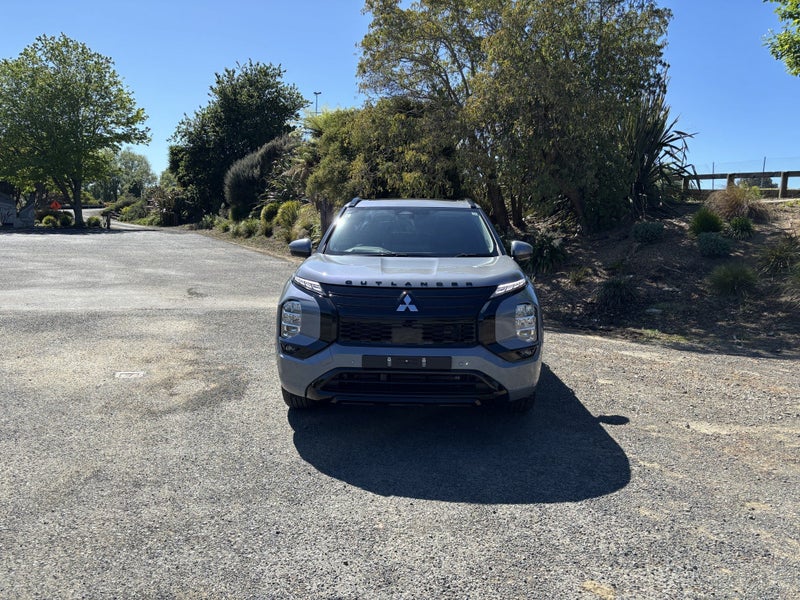 2025 Mitsubishi Outlander VRX 2.5P/4WD/CVT AUTO... image 2