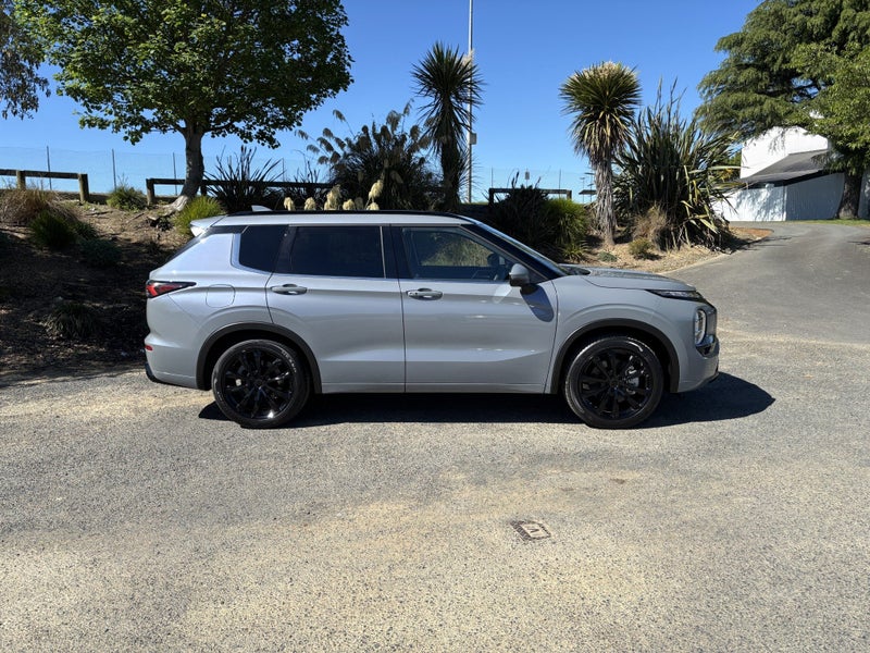 2025 Mitsubishi Outlander VRX 2.5P/4WD/CVT AUTO... image 3