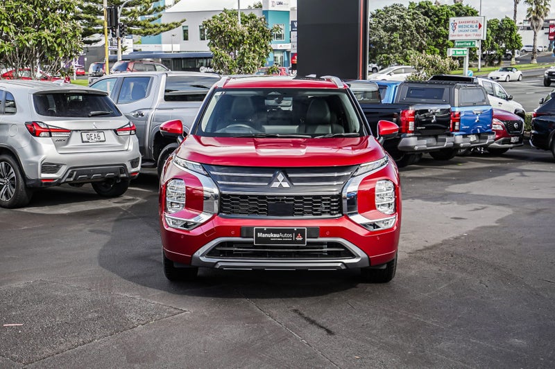 2025 Mitsubishi Outlander VRX 2WD image 3