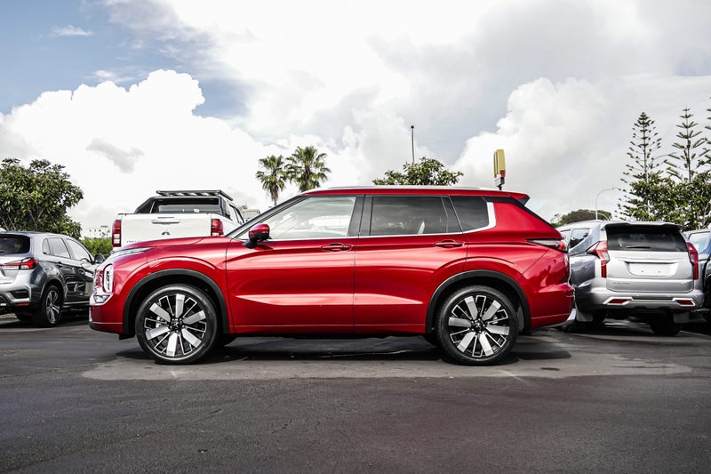 2025 Mitsubishi Outlander VRX 2WD image 5