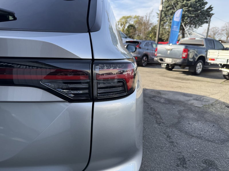 2025 Mitsubishi Outlander VRX 2WD image 3