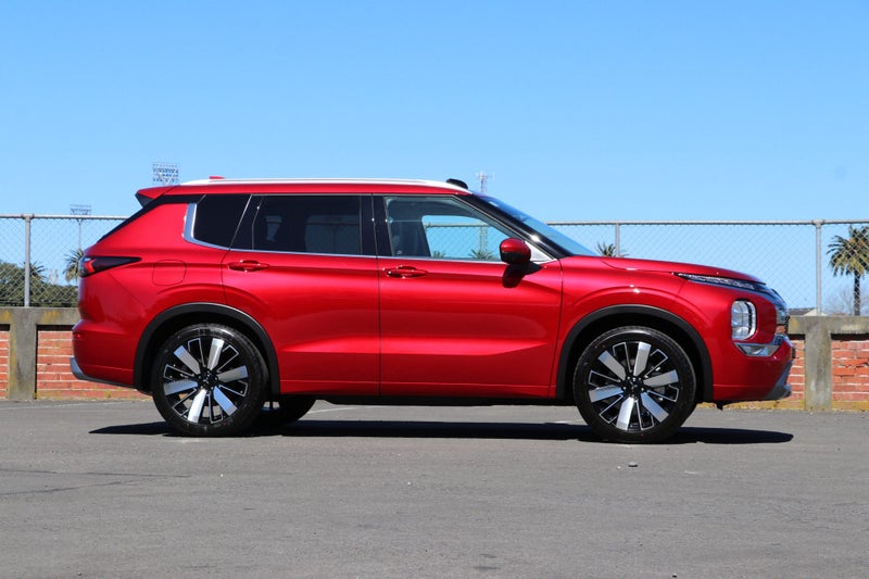 2025 Mitsubishi Outlander VRX 2WD 2.5P image 3