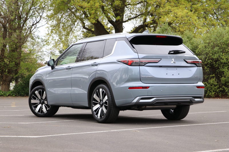 2025 Mitsubishi Outlander VRX 2WD 2.5P image 2