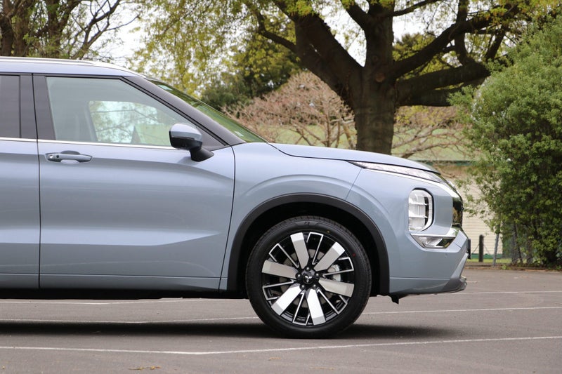 2025 Mitsubishi Outlander VRX 2WD 2.5P image 4