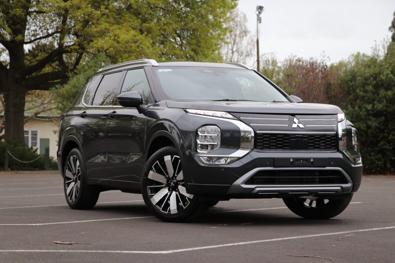 2025 Mitsubishi Outlander VRX 2WD 2.5P image 1