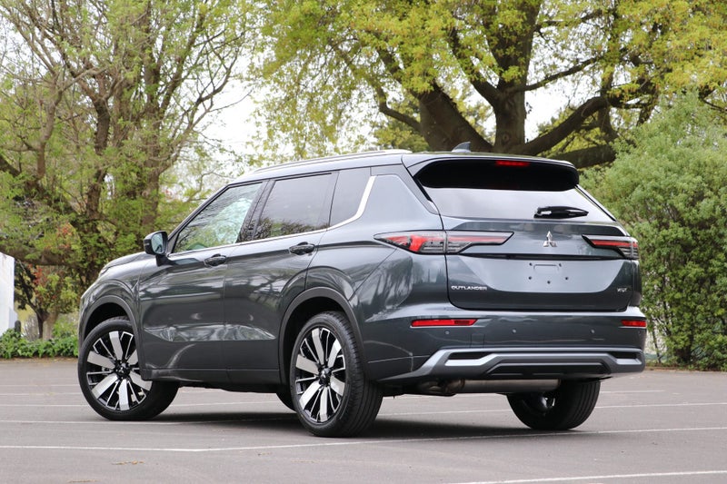 2025 Mitsubishi Outlander VRX 2WD 2.5P image 2