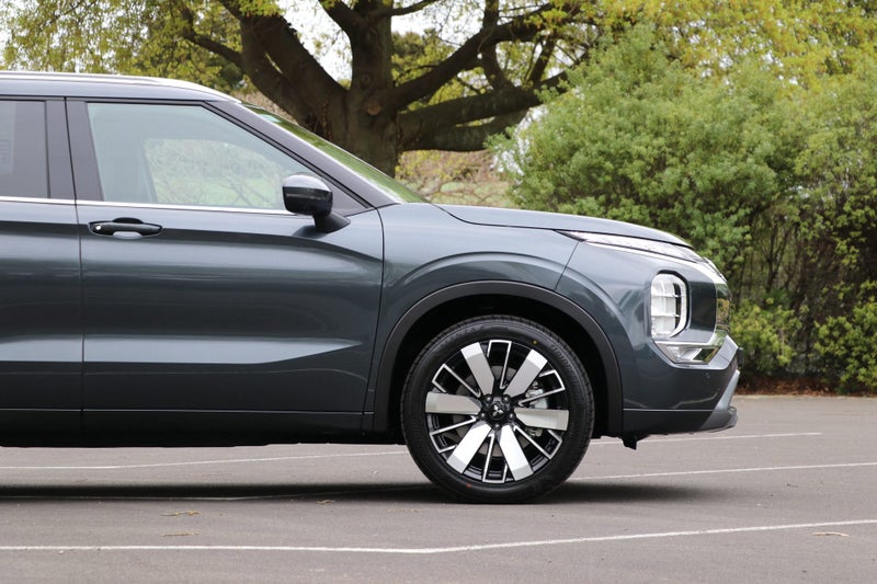 2025 Mitsubishi Outlander VRX 2WD 2.5P image 4