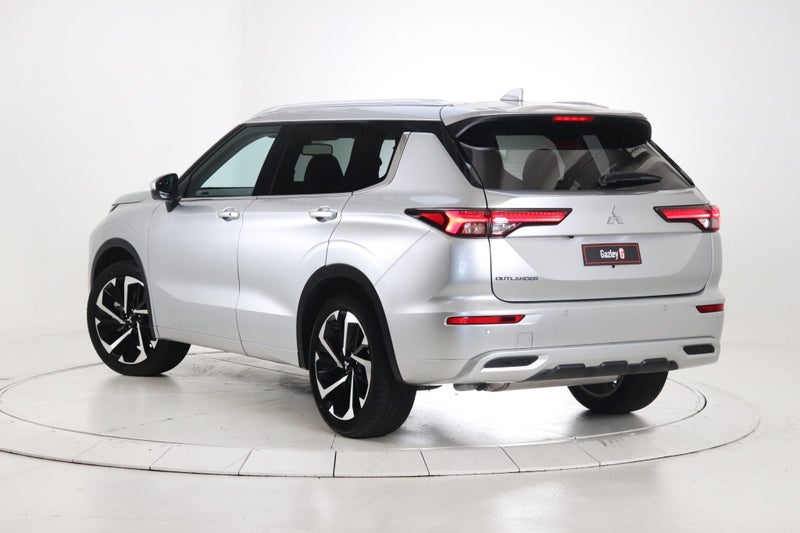 2025 Mitsubishi Outlander VRX 2WD image 4