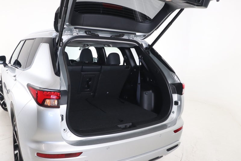 2025 Mitsubishi Outlander VRX 2WD image 5