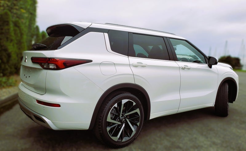 2025 Mitsubishi Outlander VRX 2wd image 2