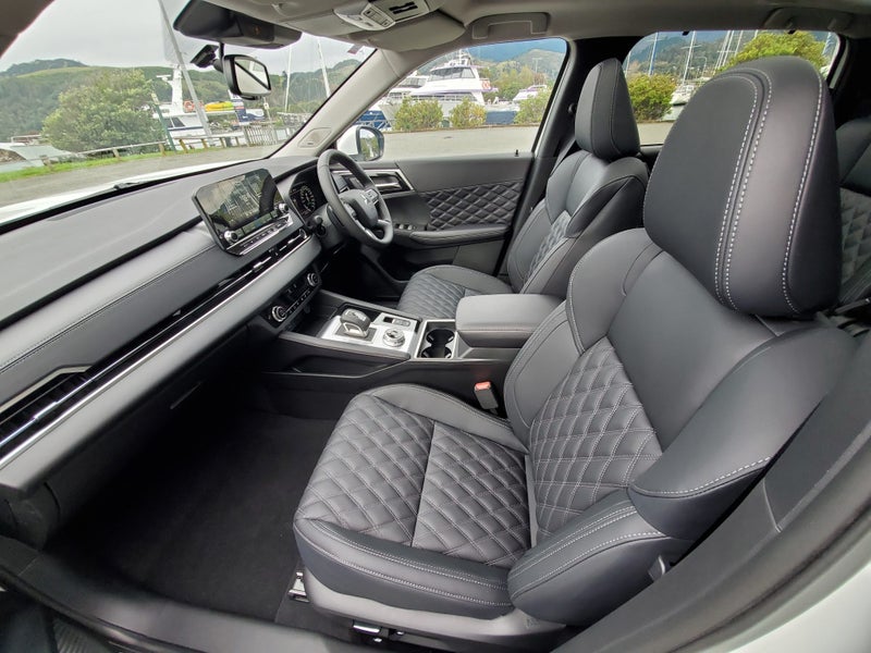 2025 Mitsubishi Outlander VRX 2wd image 5