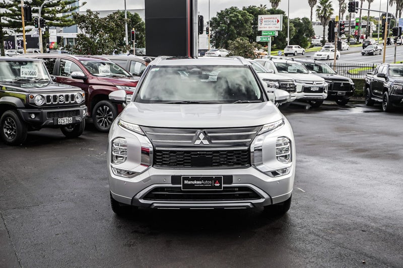 2025 Mitsubishi Outlander VRX 2WD image 5