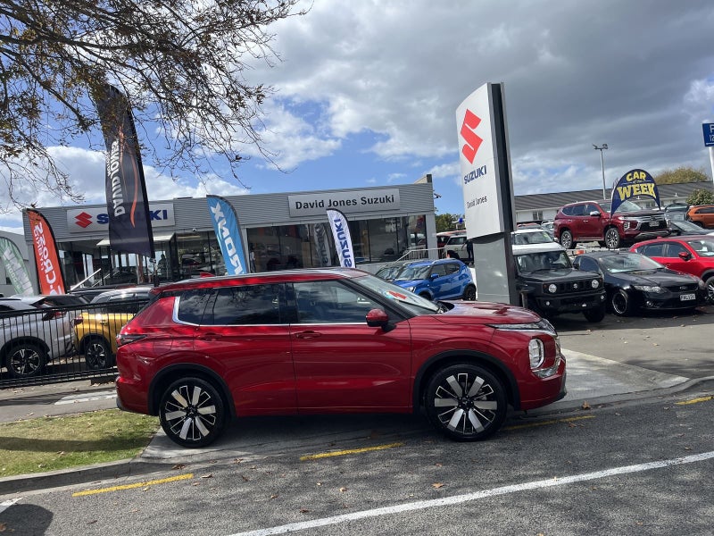 2025 Mitsubishi Outlander VRX 2wd image 2