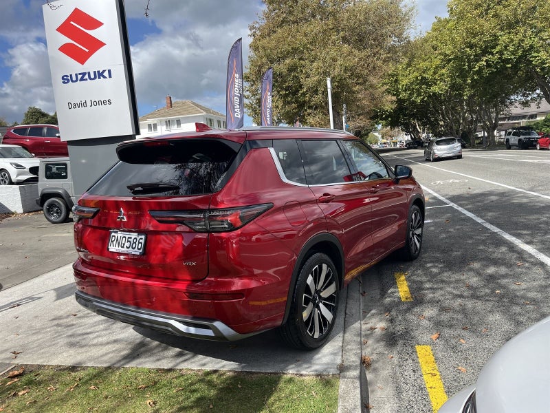2025 Mitsubishi Outlander VRX 2wd image 3