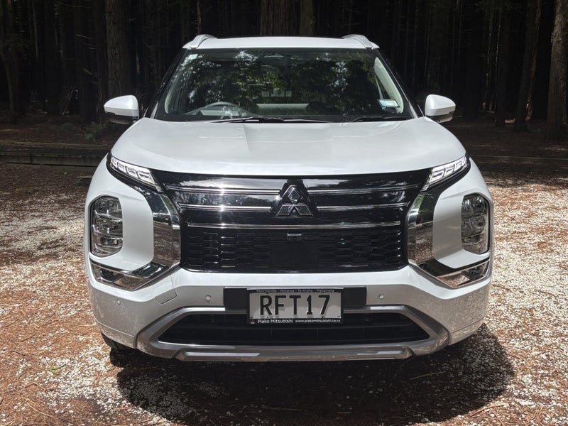 2025 Mitsubishi Outlander VRX 2WD Demo image 2