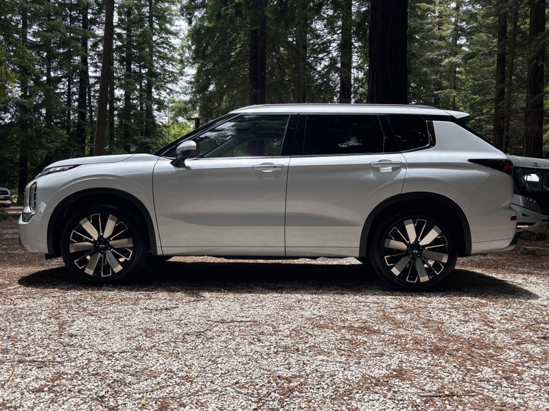 2025 Mitsubishi Outlander VRX 2WD Demo image 4