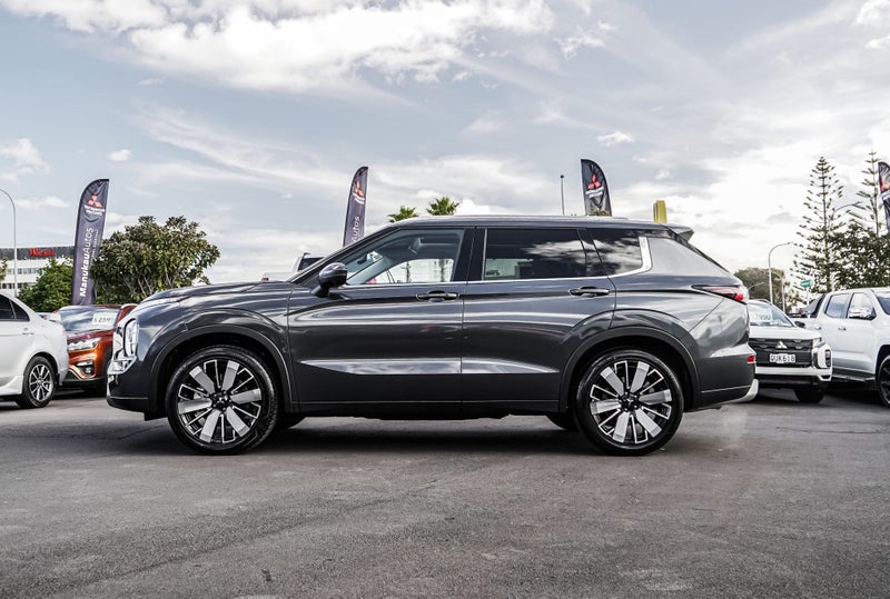 2025 Mitsubishi Outlander VRX 4WD image 4