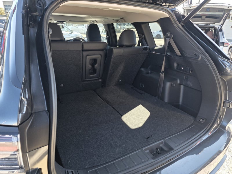 2025 Mitsubishi Outlander VRX 4WD 2.5P image 3