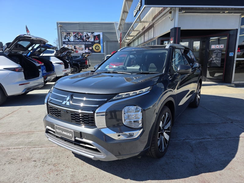 2025 Mitsubishi Outlander VRX 4WD 2.5P image 5